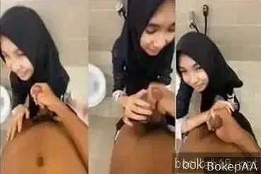 Diam-diam kasih temen kuliah coba kontol di toilet