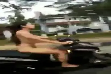 Scandal Cewe Naik Motor Bugil