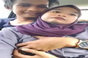 Sejoli Kekasih Bersetubuh Di Dalam Taksi Sepi